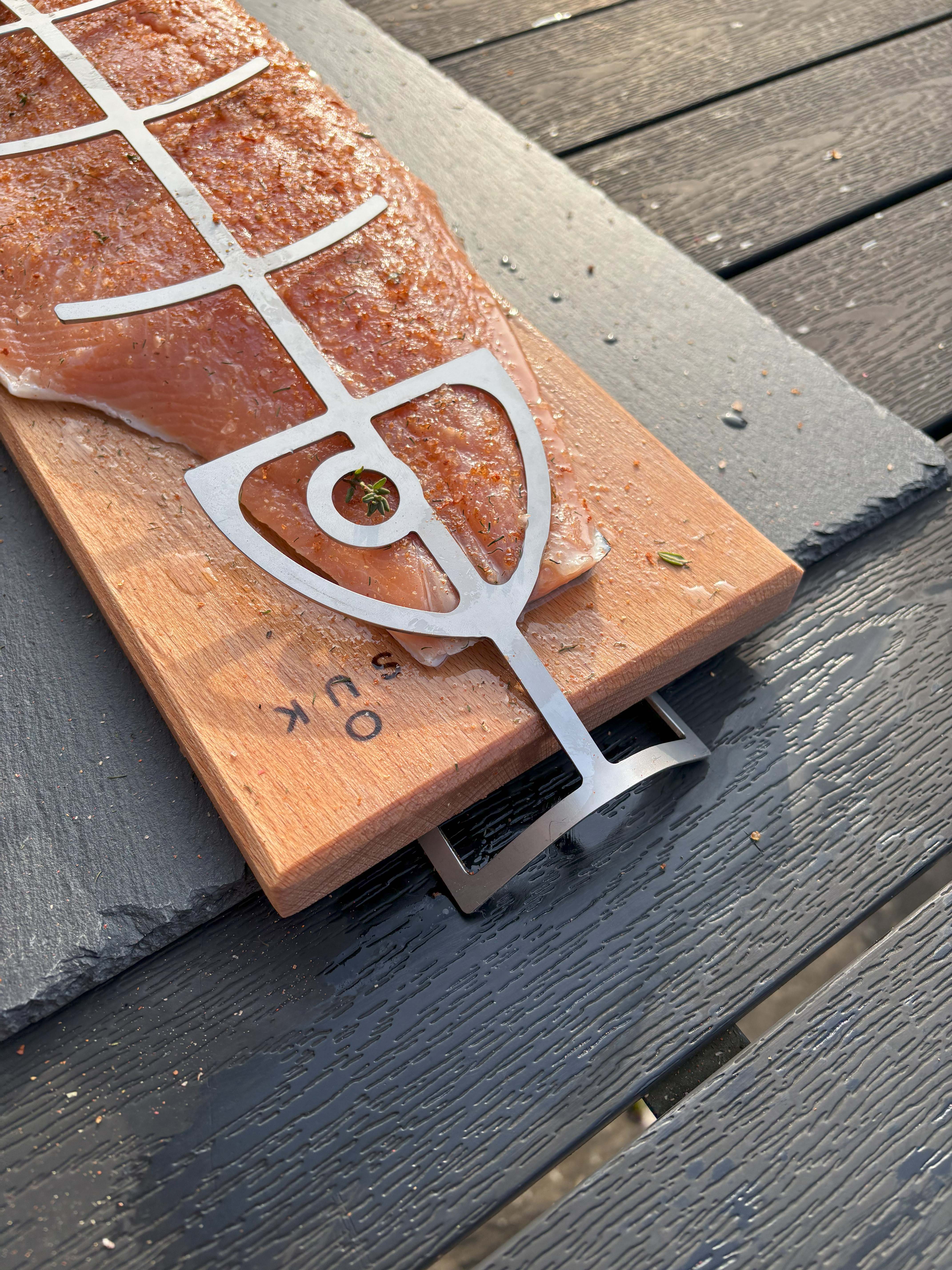 Dřevěné grilovací prkénko na rybu – 2 kusy